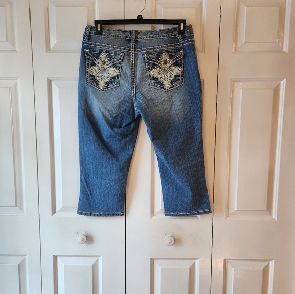 New Direction Weekend Light Blue Wash Crops Size 12 - Picture 2 of 7